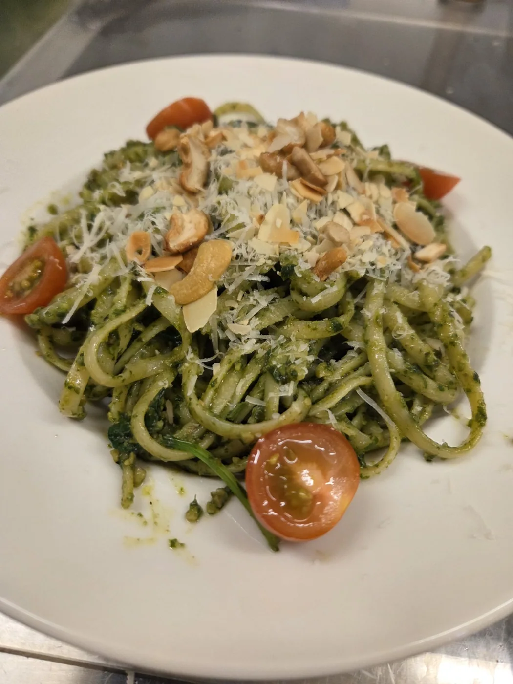 Vegetarian green pesto pasta